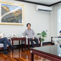 賴清德與蔡英文官邸合影！「倒影忘修圖」被抓包 蕭美琴成焦點
