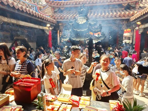 新港奉天宮開臺媽祖契子女 中秋回宮祈福大團圓