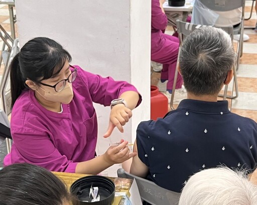 新北推「左流右新」接種站 長者打疫苗抽iPhone 17