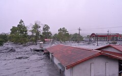 鳳凰颱風豪雨重創花蓮！馬太鞍溪泥流再襲 中央縣府合力搶修