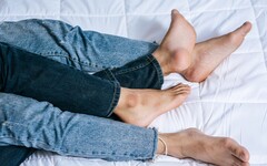 女學員裸睡遭闖房「插入射精」 對象竟是潛水店已婚老闆 噁喊：沒違反她意願