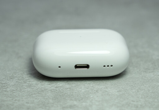 AirPods Pro 2 USB-C 版開賣搶先開箱體驗分享！用iPhone15就能幫它充電！搭配Vision Pro將「解鎖」保真壓縮⾳訊超低延遲傳輸