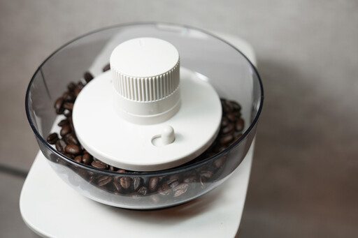 使用彈性能喝到最完美的美式咖啡！siroca 全自動石臼式研磨咖啡機 SC-C2510 開箱使用分享