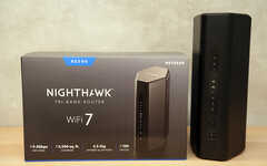 功能強大規格完整且外型時尚！NETGEAR 夜鷹 NIGHTHAWK RS300 WiFi 7 路由器開箱評測