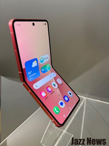 Samsung Galaxy Z Flip7發表了！手機螢幕變寬且封面螢幕更滿框