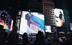 台灣之光！老牌代工生技公司二代轉型 登上紐約時代廣場大屏幕