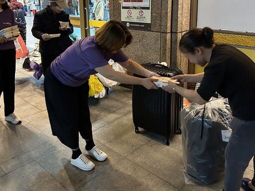 王子娘文教集團年後持續送暖 再赴台北車站為遊民發放便當