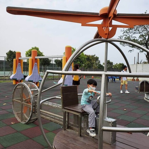 南部親子公園｜這裡沒有塑膠罐頭遊具 讓親子開心體驗玩遊戲快樂