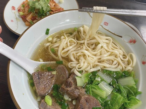 蘆洲必吃牛肉麵 14 小時熬煮湯頭 清香濃郁一試成主顧