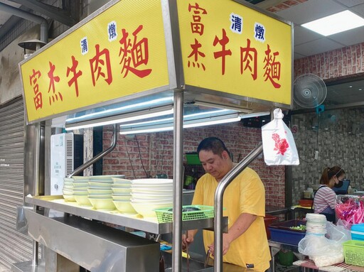 蘆洲必吃牛肉麵 14 小時熬煮湯頭 清香濃郁一試成主顧