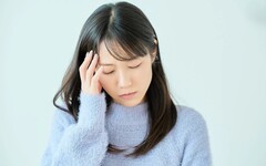 經前頭痛不只是「賀爾蒙作怪」 針刀療法精準鬆解頸椎關節囊 揪出反覆偏頭痛的真兇