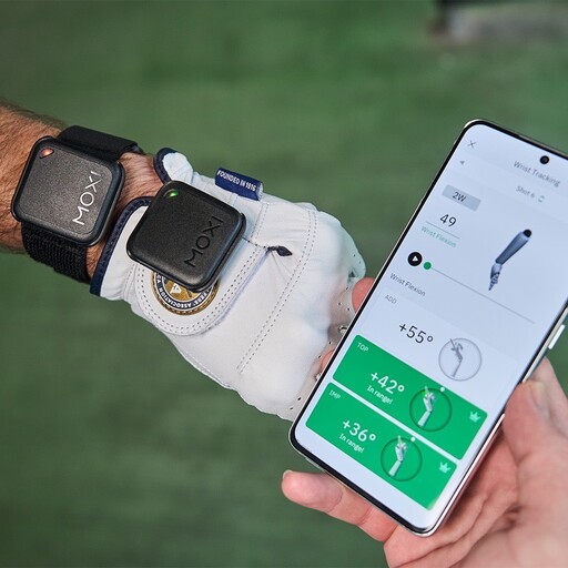 AI 揮桿感測器「個人隨身教練」助力精準擊球