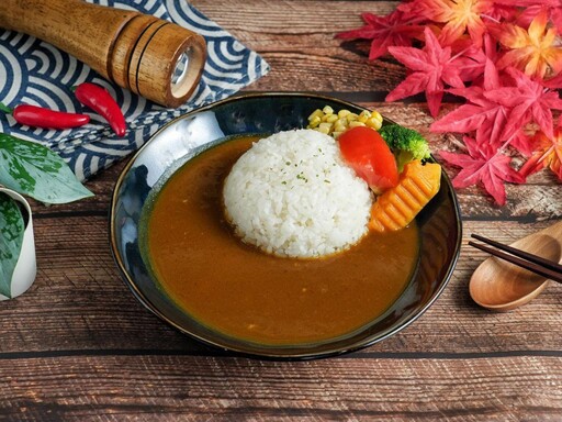 全新開幕的三多商圈人氣咖哩店 濃厚香氣成苓雅美食新選擇