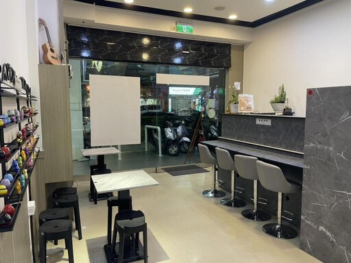 全新開幕的三多商圈人氣咖哩店 濃厚香氣成苓雅美食新選擇
