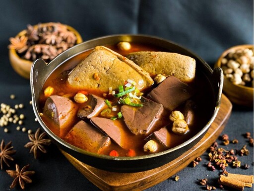 台中北區宵夜必吃 永興街麻辣鴨血臭豆腐藥膳風味香辣湯頭