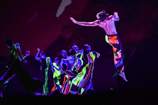 雲門舞集歐洲巡演：《十三聲》在坎城舞蹈節閉幕，迎接百場演出里程碑