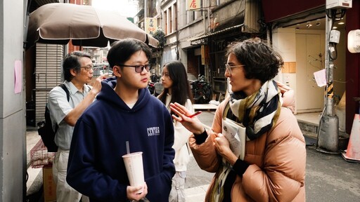 認識台北 就從走進年貨大街開始 VIS國際實驗教育學生Discover Taipei迎外賓有年味