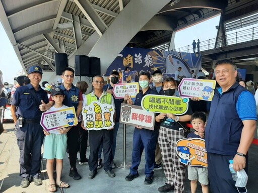 東港警局與小米縣長攜手合作，宣導反詐騙