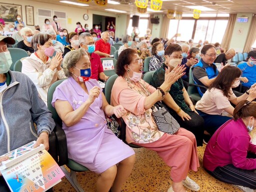 銀光閃閃x活力滿滿 八德榮家住民長輩才藝秀添增生活樂趣歡笑與掌聲不斷