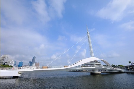 高雄港大港橋將於本(113)年5月28、29日辦理千斤頂設備維修，暫停橋體旋轉及管制通行