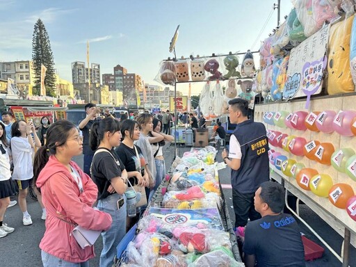 提醒民眾要有防詐意識 竹市警結合夜市射氣球攤商舉辦「反詐射手」活動