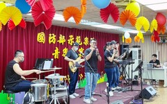 美妙樂章x熱力四射 國防部示範樂隊公益演出陪伴八德榮家住民長輩重返老歌年代