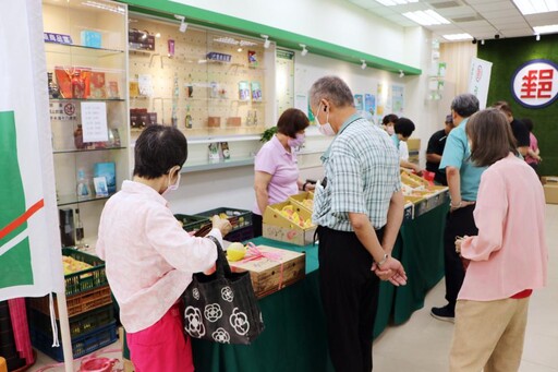 鮮甜多汁的尖石水蜜桃 新竹郵局6據點7/15起設攤提供小農直銷開賣