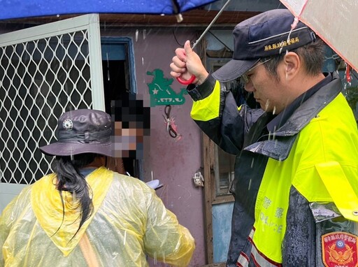 凱米颱風來襲 里港警方冒雨協助三地門鄉4村預防性撤村