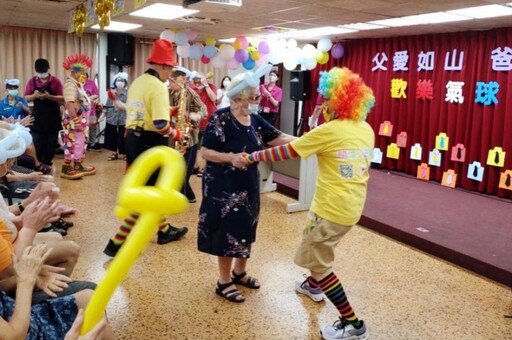 八德榮家x關懷小丑協會 歡樂派對透過色彩與音樂致敬住民長輩祝福88節快樂