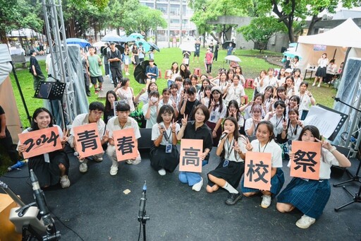 四大舞台百組表演!萬人齊聚屏東公園 縣長周春米化身周學姊體驗高校生活