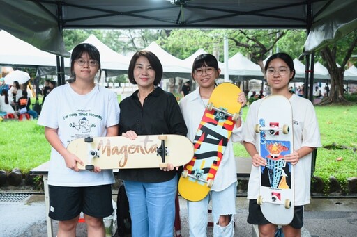 四大舞台百組表演!萬人齊聚屏東公園 縣長周春米化身周學姊體驗高校生活