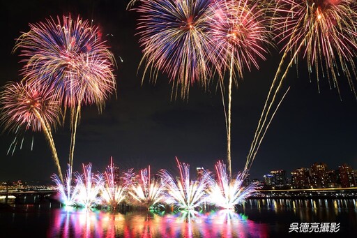 台北大稻埕夏日節煙火在七夕情人節壓軸登場