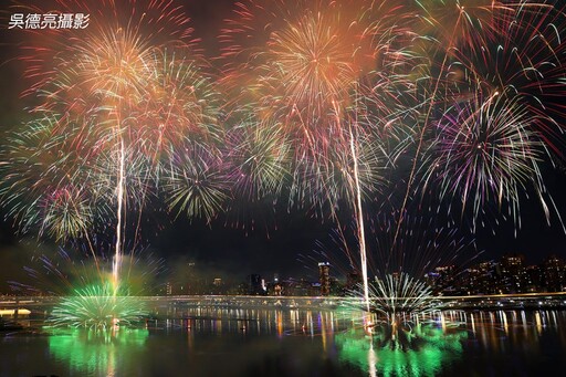 台北大稻埕夏日節煙火在七夕情人節壓軸登場