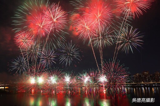 台北大稻埕夏日節煙火在七夕情人節壓軸登場