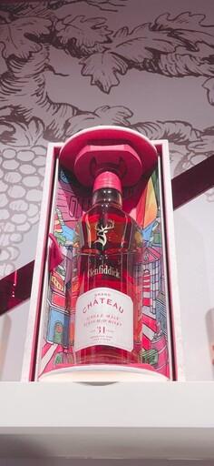 格蘭菲迪（Glenfiddich）在蓋爾語(Gaelic)意為「鹿之谷」。關於蘇格蘭威士忌的故事，己在台灣登陸了