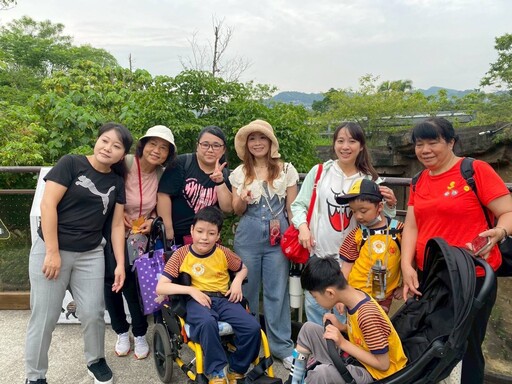 三重慢飛天使親子同遊動物園 宮廟企業熱心同響!
