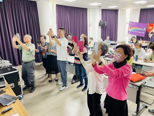 生成式AI走進新生公園!從卡片到轉職,全民學AI不是夢
