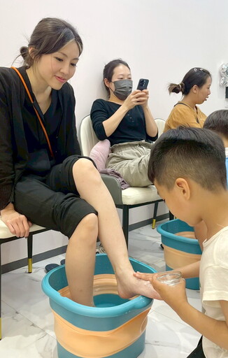 母親節將至！白璧傳情舉辦沐足謝母恩活動