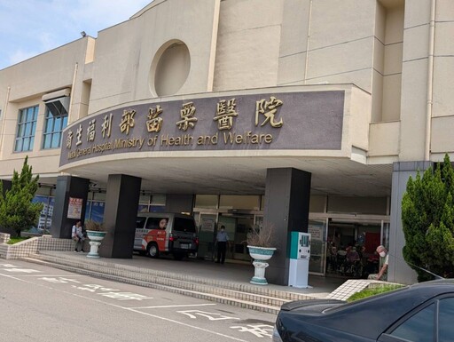苗栗醫院50週年公益活動熱情登場 捐血義剪與舒壓服務受歡迎