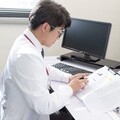 喉嚨痛、發燒、超疲憊！醫師警告：這波新冠比你想像的還猛烈