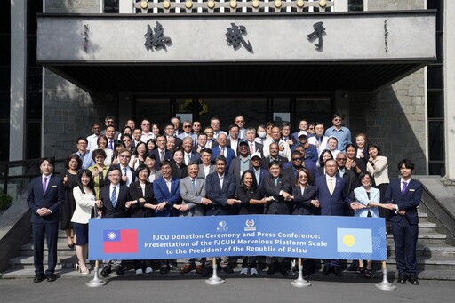 從創新到外交!輔大研發「三合一棒磅秤」助攻帛琉醫療