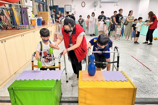 暖心傳愛、希望起飛 仁愛社福愛心園遊會愛心攤位不畏風雨暖心用行動支持公益