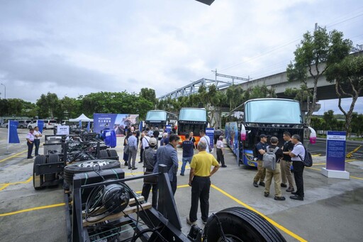 VOLVO全系列巴士賞析會暨車體廠聯展 B13R雙車型全台首交車