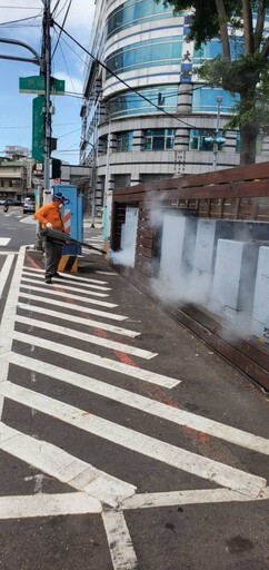 苗栗頭份和平里完成戶外環境消毒 攜手防疫守護社區健康
