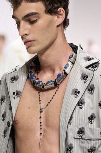 從睡衣到制服：Dolce & Gabbana的男人睡醒了？