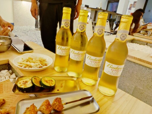 放慢腳步避風港、創意美食相聚食光 城市中的微露營「66串燒」打造港都夜聚新熱點