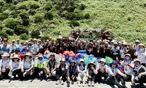 復育海洋生態愛地球 靈鷲山與基隆市府啟航赴基隆嶼淨灘放流萬尾魚苗