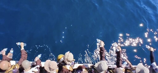 復育海洋生態愛地球 靈鷲山與基隆市府啟航赴基隆嶼淨灘放流萬尾魚苗