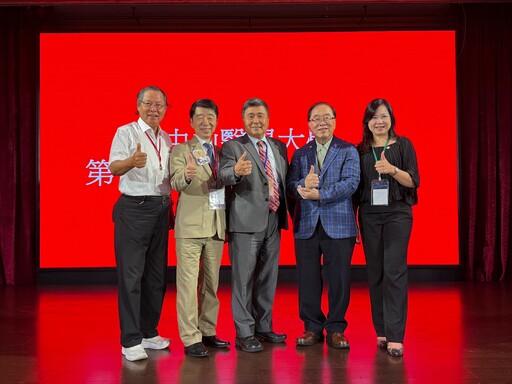 中山醫大校友總會交接 鄭英傑上任提「校友綠色通道」創意