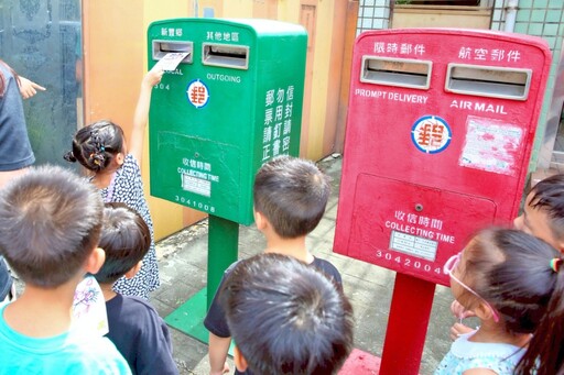 明信片親筆書寫、感恩傳遞最直接 新竹郵局體驗活動攜手幼兒園萌娃歡慶父親節